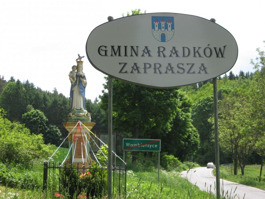 Figurka na rozdrożu przy wjeżdzie do Wambierzyc