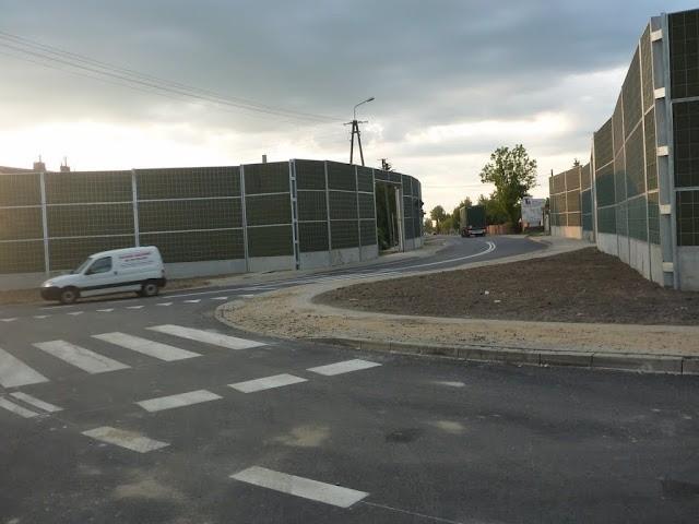 PRzejście dla pieszych pomiędzy ekranami