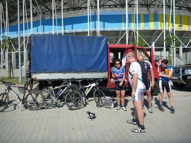 Wyłazić z trojlejbusu, gnoje, parobasy! Nie przyjechaliście tu do nas na wczasy!