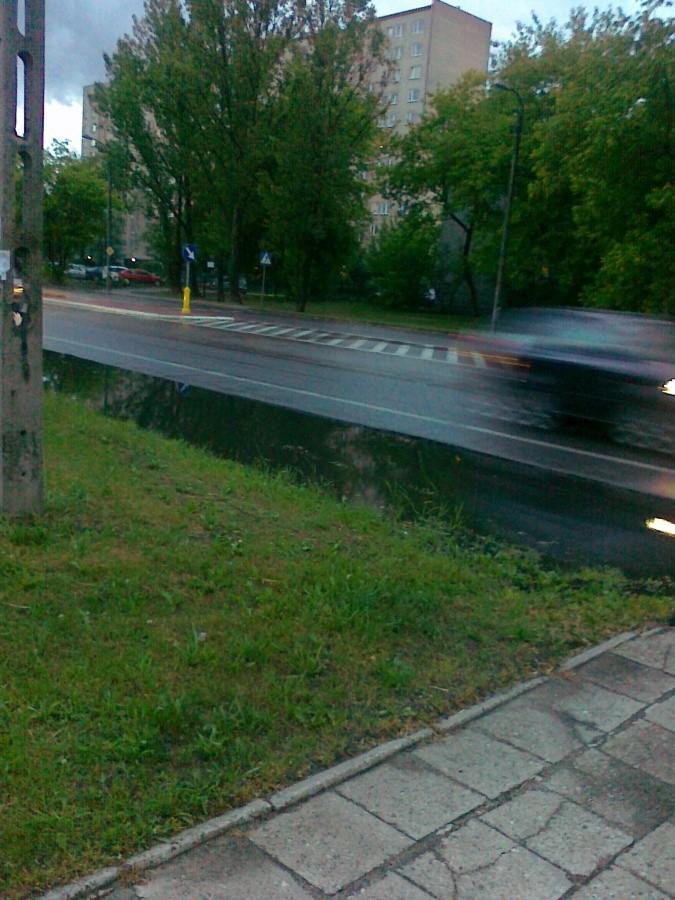 Trochę popadało..kałuża wzdłuż Radiowej