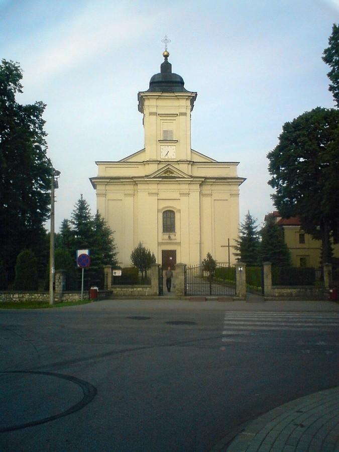 Kościół na terenie zespołu pałacowo-parkowego w Bobrku