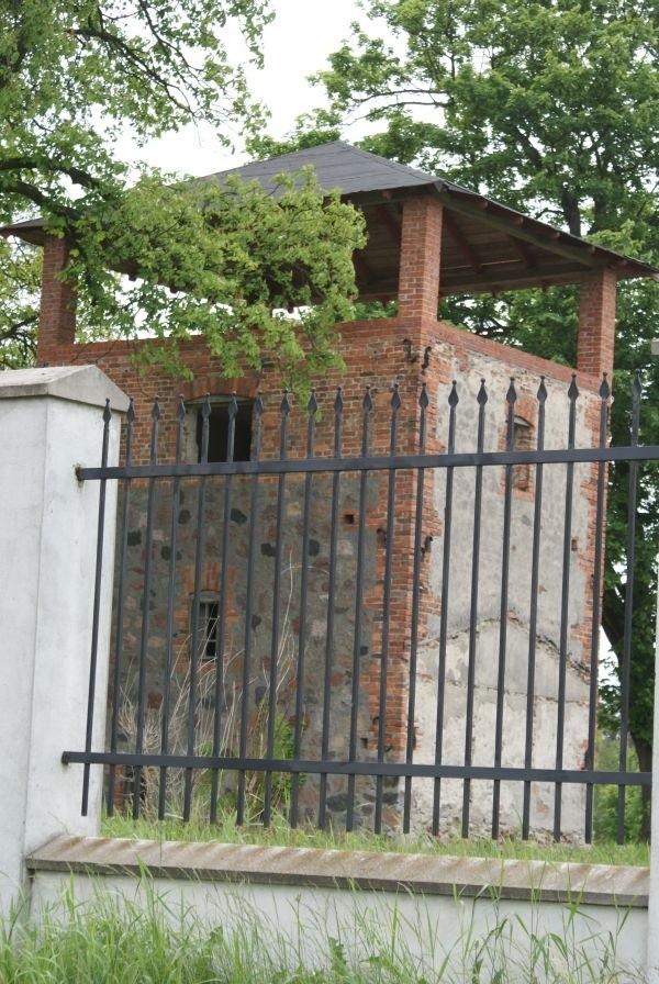 koło Dworu też stoi to coś, co to?