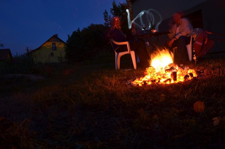 Ognisko i napis kosma100 :-)