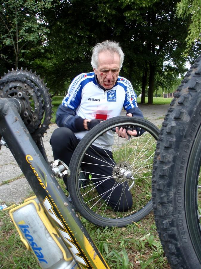 Na pit stopie - pompujemy.