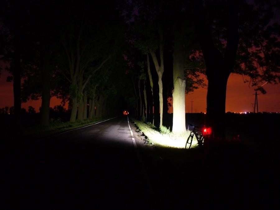 Nocna jazda po asfaltach