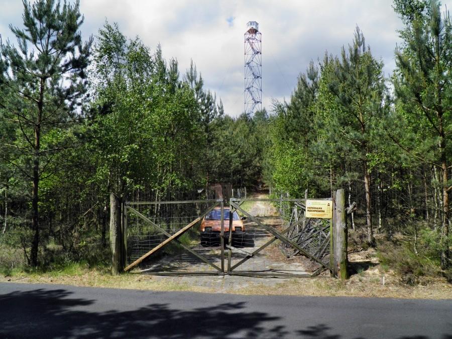 Dostrzegalnia - obiekt położony głęboko w lesie.