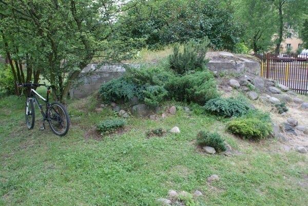 schron nr.9 do obrony okrężnej Ringstand 58c (widoczny z ulicy, na terenie Gimnazjum)
