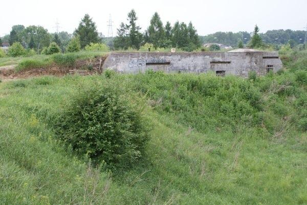 duży schron nr.1 w oddali