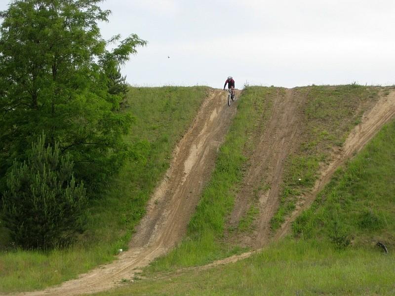 Ostre zjeżdżanie Seby na trasie offroadowej w Borówku