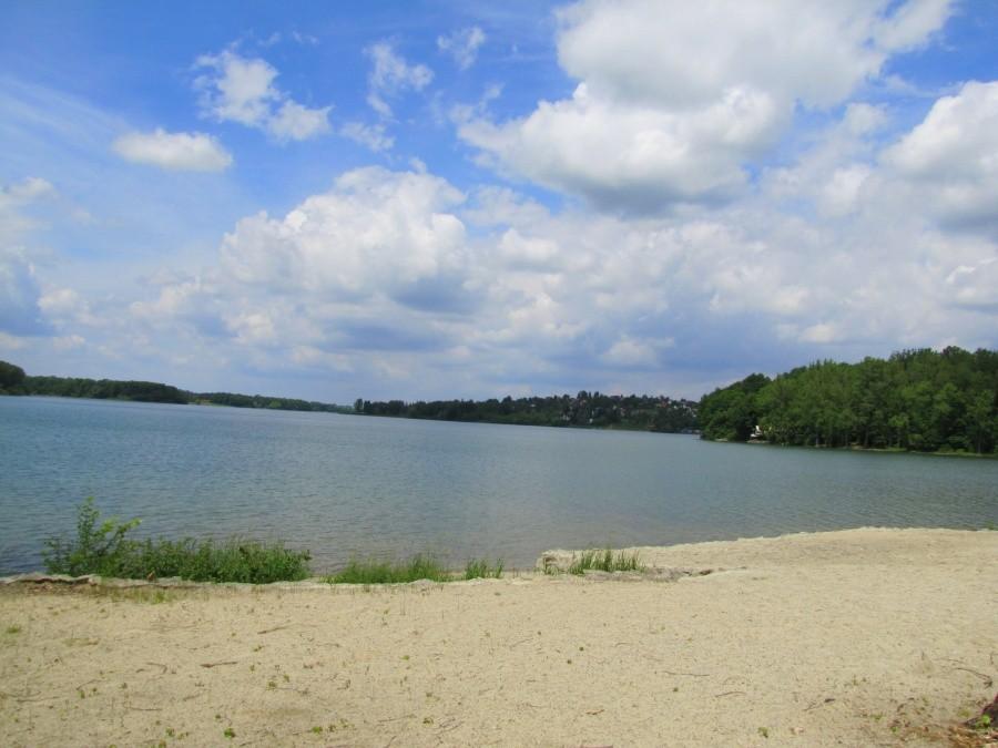 Plaża nad jeziorem
