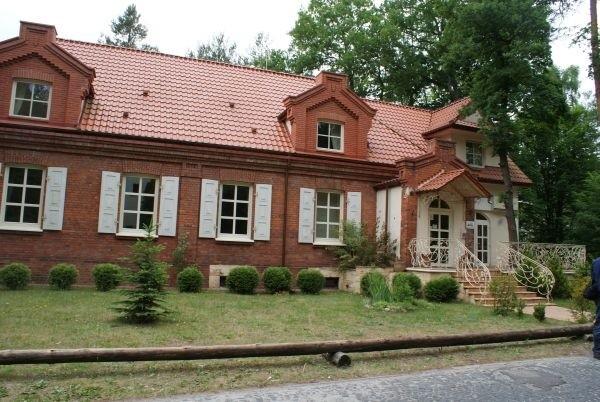 Dwór Carski w Spale - nowy hotel - budynek ten ma ponad 100 lat