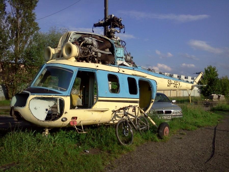 Jedni porzucają auta, inni helikoptery :D