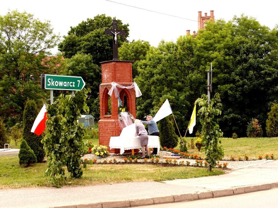 Przystrojone kapliczki na Boże Ciało