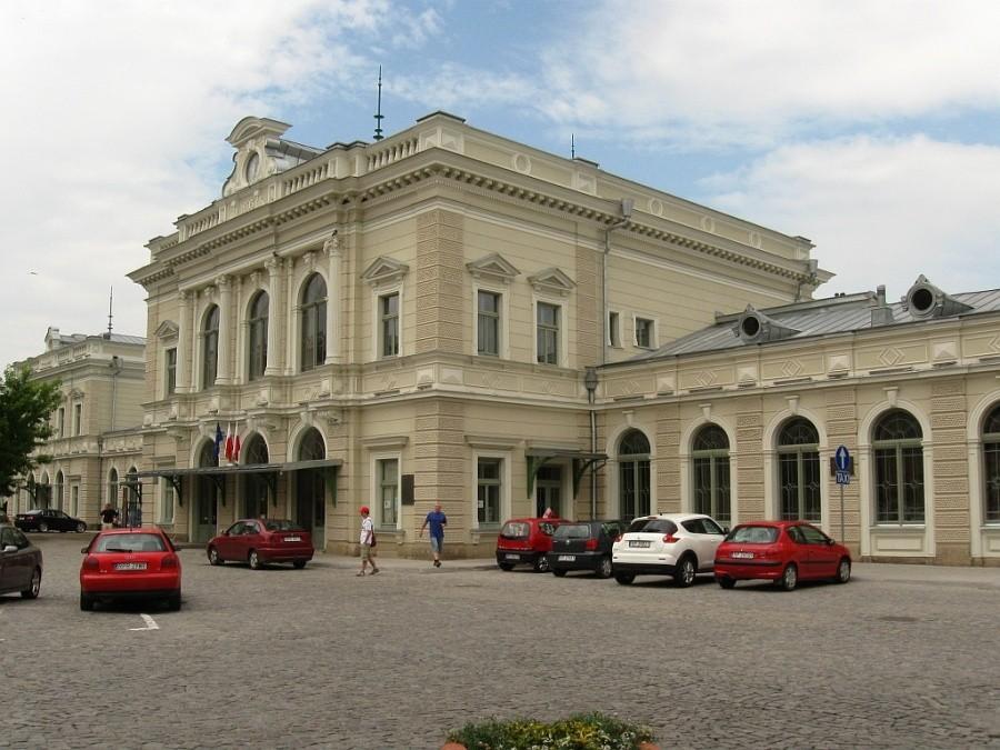 Odrestaurowany dworzec, a w środku poezja, jak pięknie.