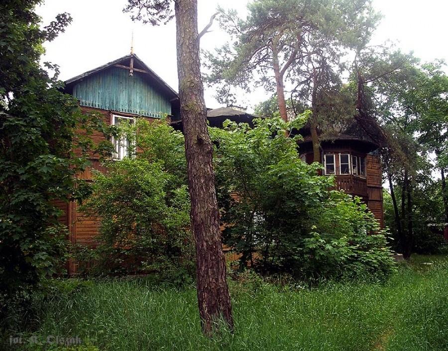 Opuszczony drewniak w Radości (1)