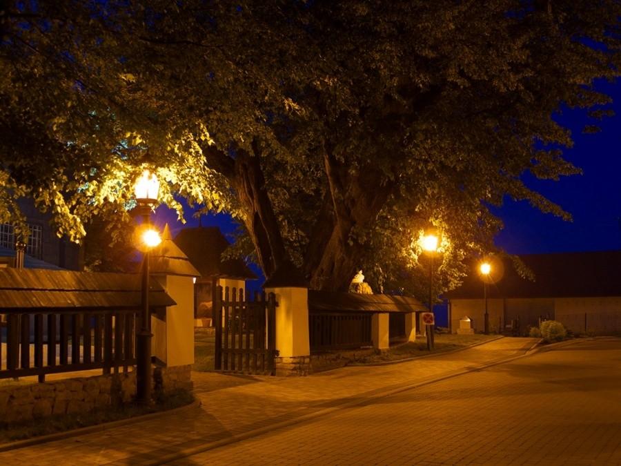 Kościół p.w. św. Marcina Biskupa w Zawadzie nocą
