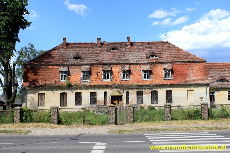 Dawny budynek szkoły podstawowej w Kołbaczu