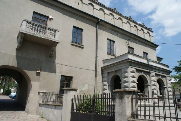wielokrotnie przebudowywany, obecnie mieści się w nim muzeum