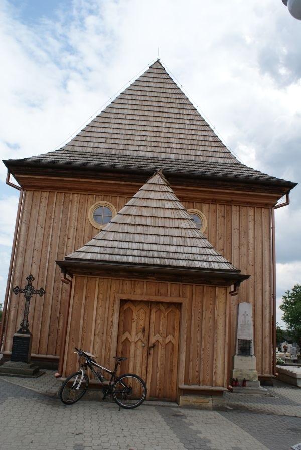 drewniana kaplica na opoczyńskim cmentarzu