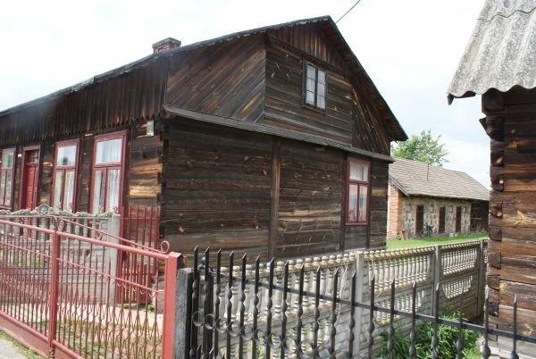 drewniana i kawałek podwórka