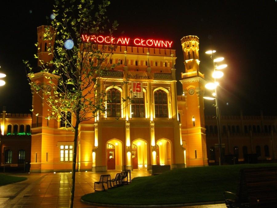 Nowy dworzec we Wrocławiu - z zewnątrz...
