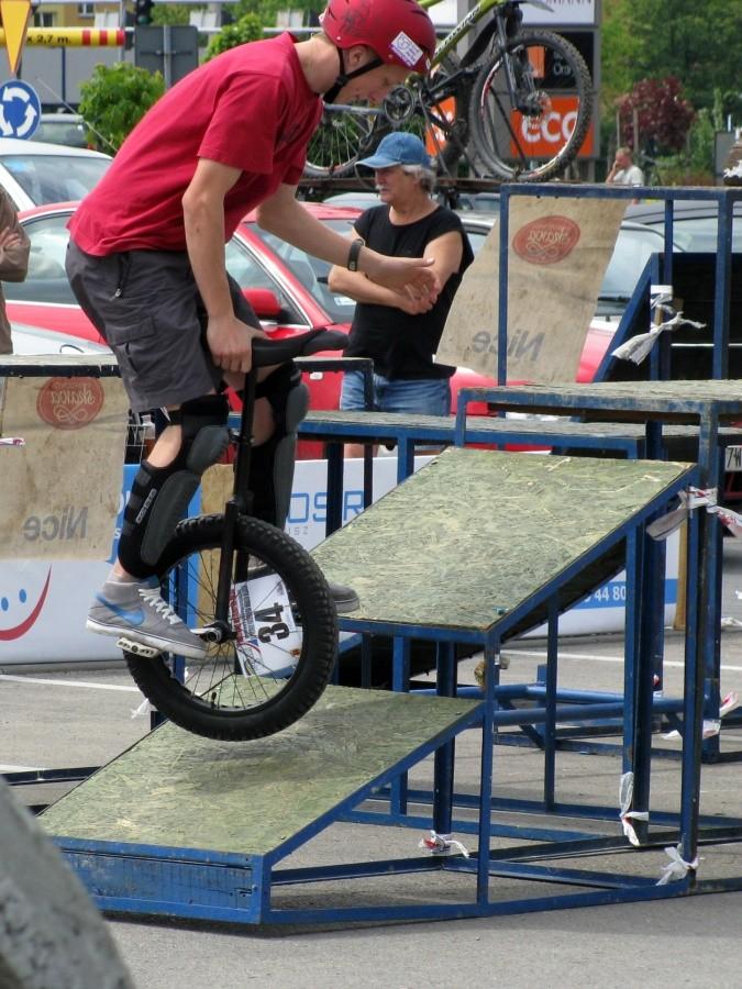 Na monocyklu też dają radę