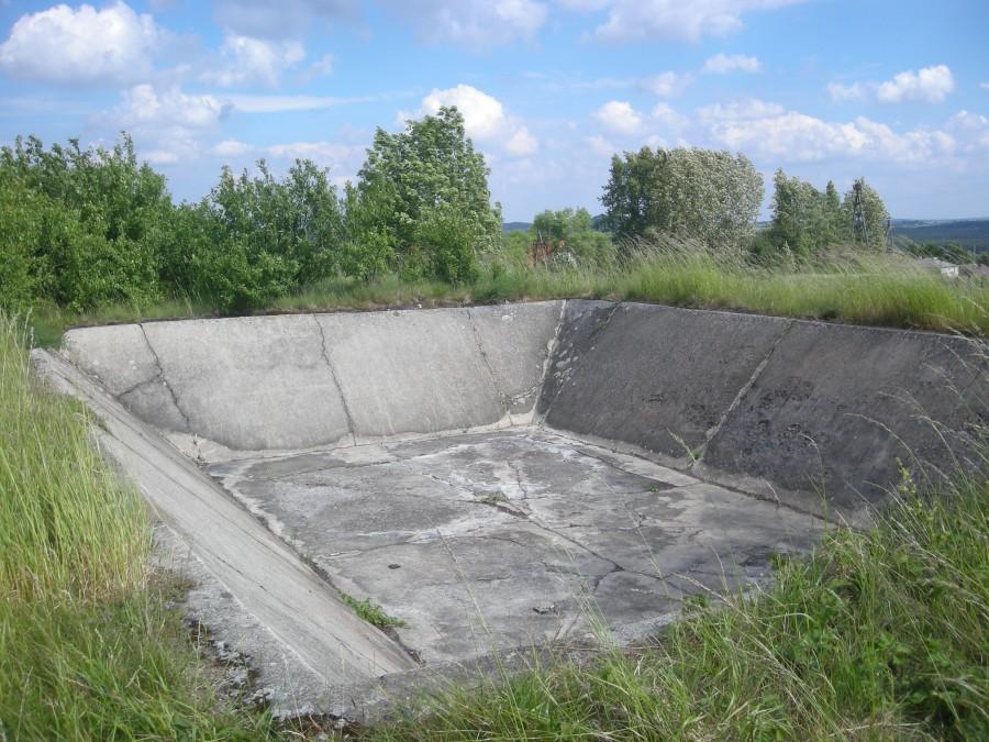 Punkt Oporu w Kotowicach - koryto na wodę.