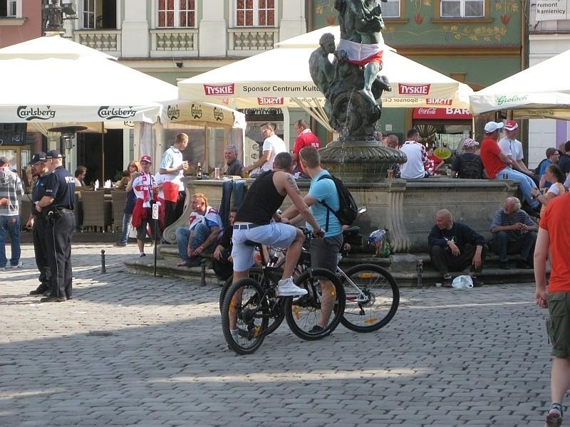 wycyckany chłoptaś w mieście na fullu