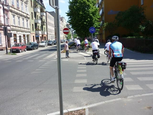 Ulicami Torunia w kierunku Starówki