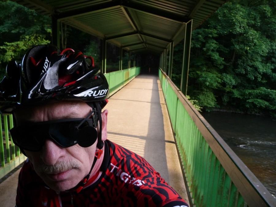 Balkantrasse Lennep-Leverkusen Tour - mostek rowerowy nad Wupprem