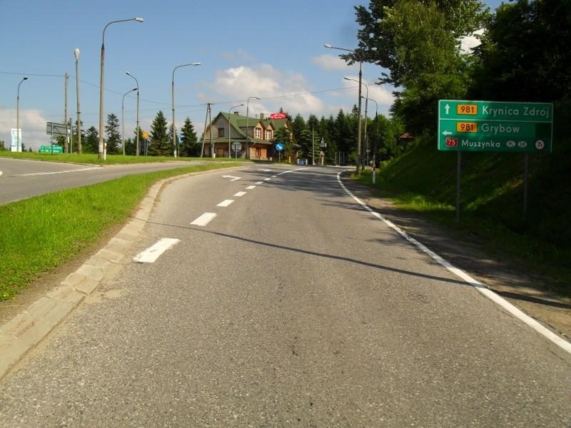 Teraz w lewo, pareset metrów podjazdu i genialny zjazd serpentynami