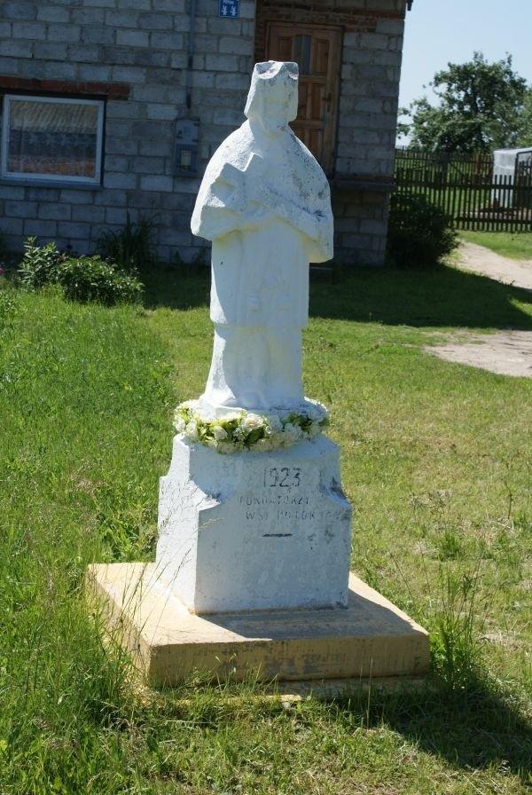 biała figura w Potoku