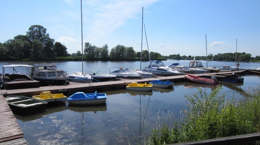 Marina w Uracie - łódeczki już zwodowane i gotowe