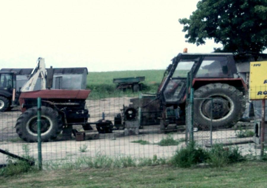 ciągnik w kawałkach
