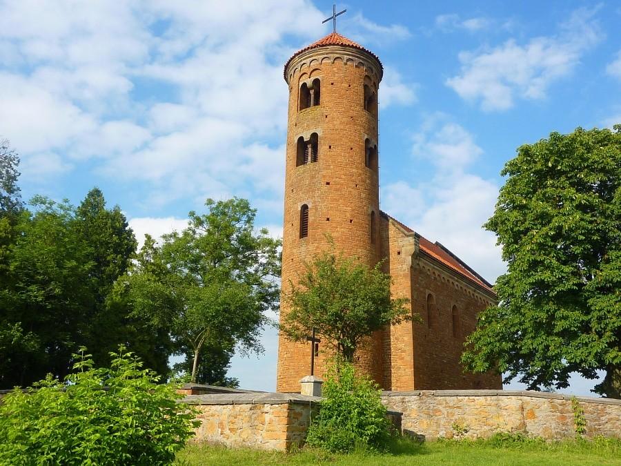 Romański kościół p.w. św. Idziego w Inowłodzu