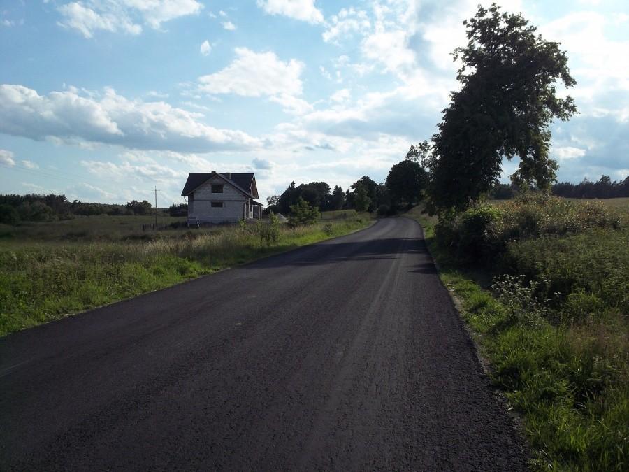 Nowy asfalt na drodze z Kolincza w stronę Starogardu