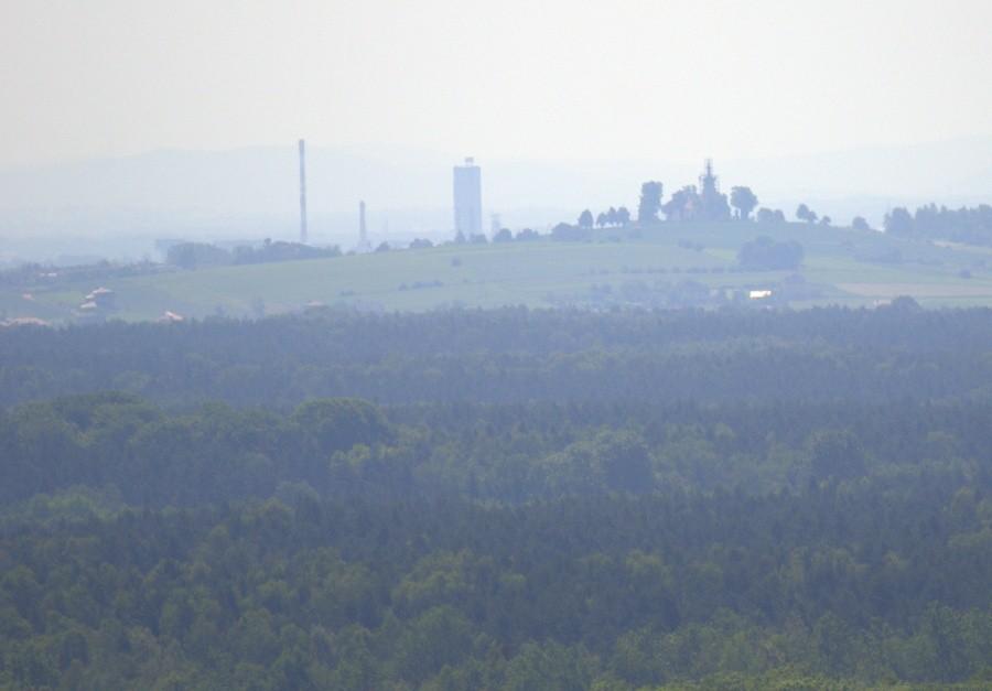 WWidok na Klimont z hałdy w makoszowach - tam się udaję a w tle moje ukocane góry - beskidy