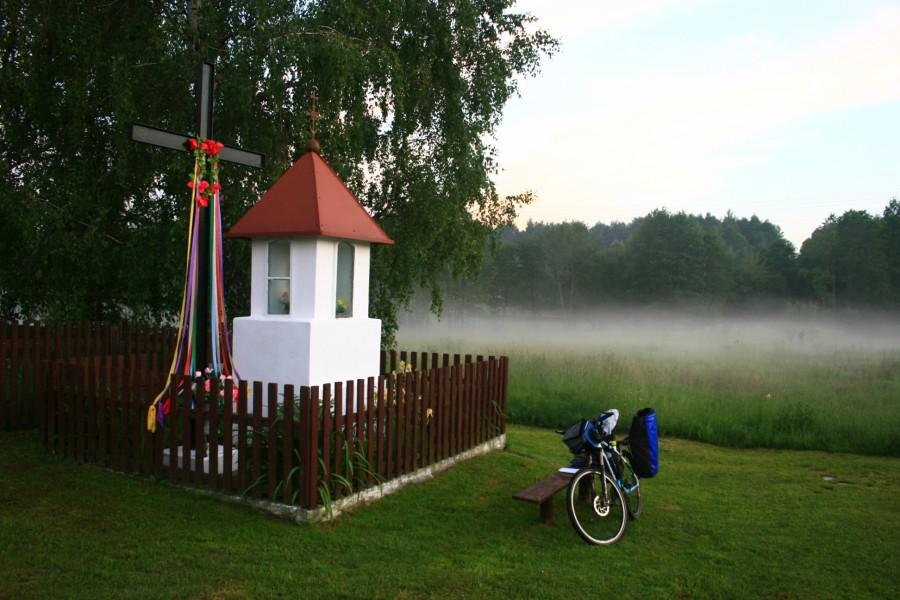 Wschodzące wieczorne mgły