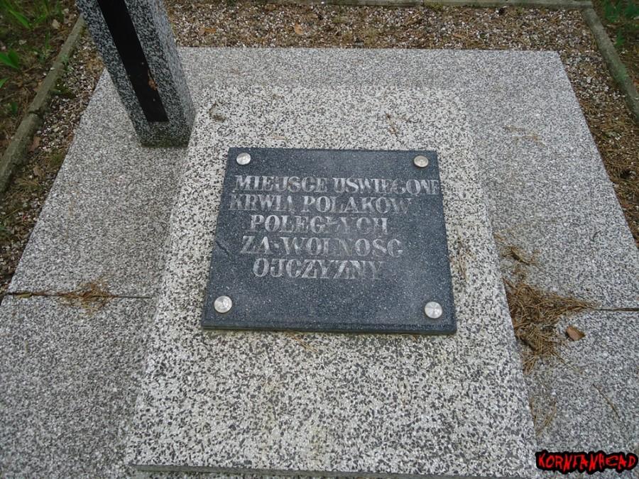 "Miejsce uświęcone krwią Polaków poległych za wolność ojczyzny"