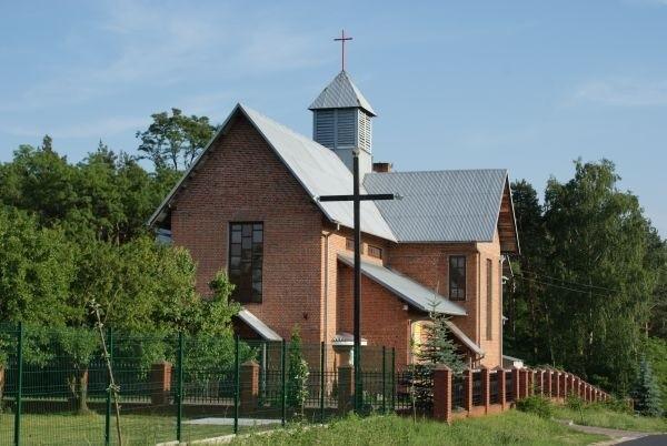 kościół w Swolszewicach Małych (tutaj ma swój dom Katolicka Szkoła Kontemplacji i Ewangelizacji Młodych "Dzieci Światłości")