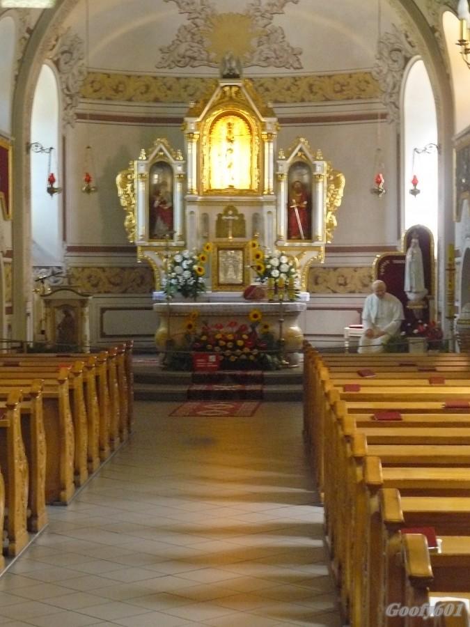 Wnętrze kościoła w Bujakowie.