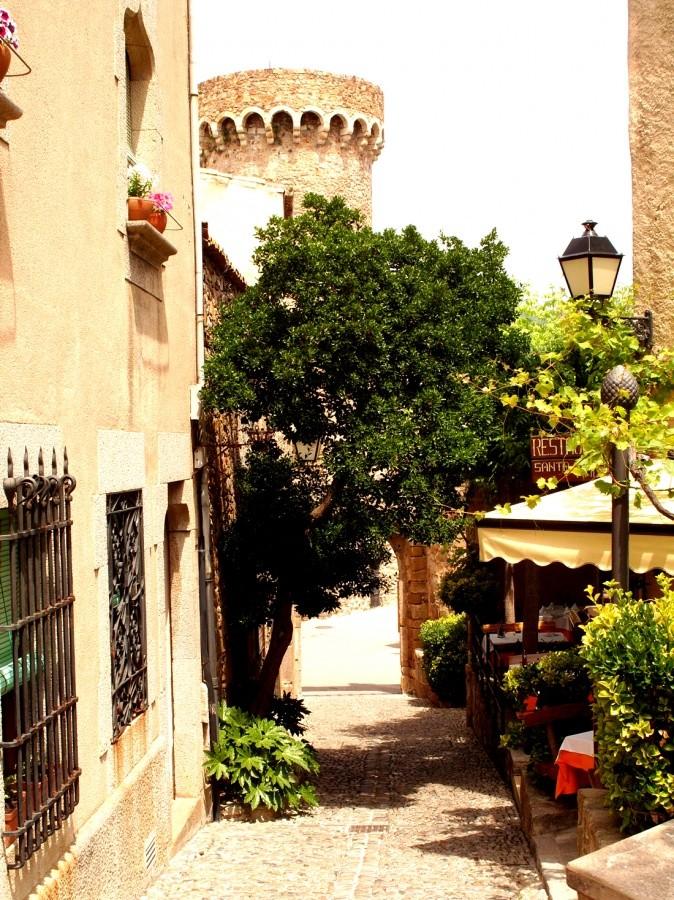 Uliczki w Tossa de Mar