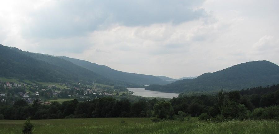 Jezioro Klimkówka ze zjazdu do Uścia Gorlickiego