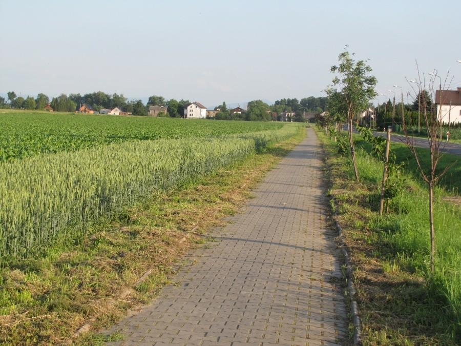 A to ścieżka w PL. Masakra !!! Oczywiście na drodze znak zakazu.