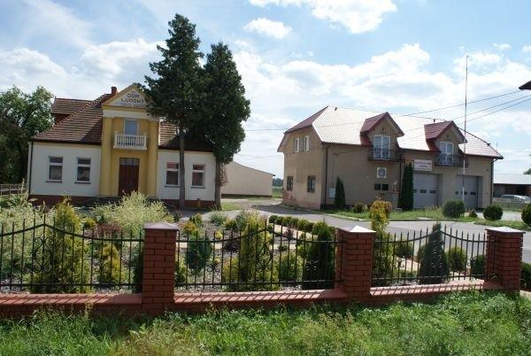 Dom Ludowy i Straż Pożarna w Królowej Woli