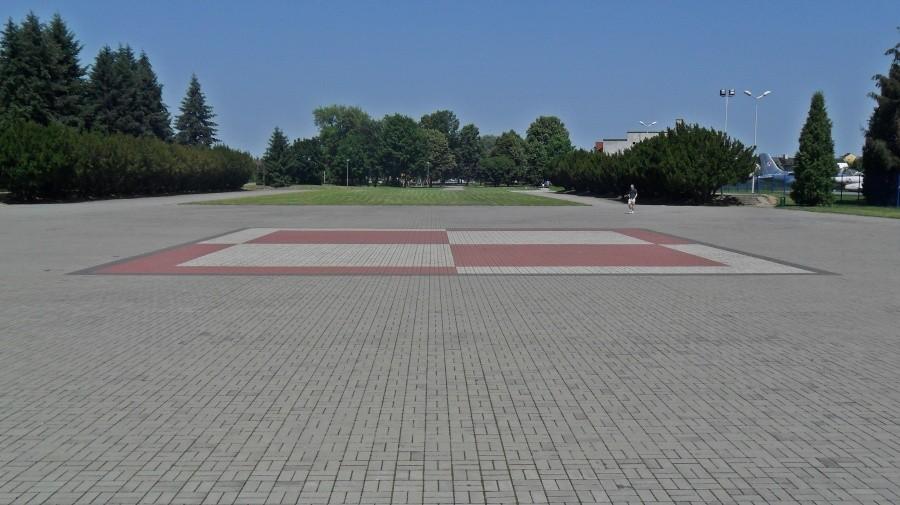 Plac przed pomnikiem
