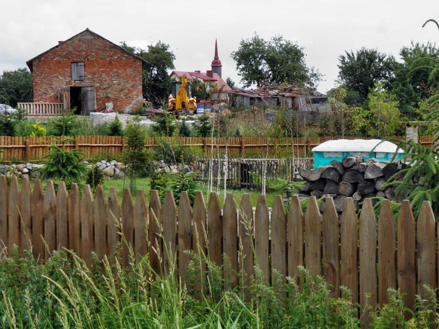 Przęsocin - widok jak z graciarni. Zdjęcie od strony tzw zaplecza.