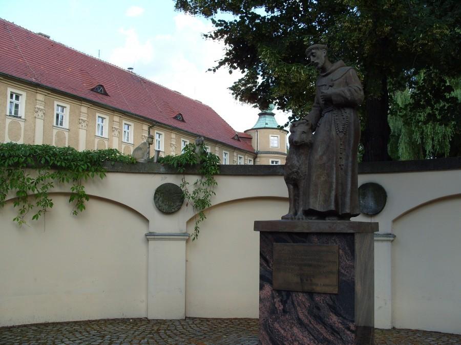 Kłodzko i ŚW. Franciszek przy kościele Jezuitów.