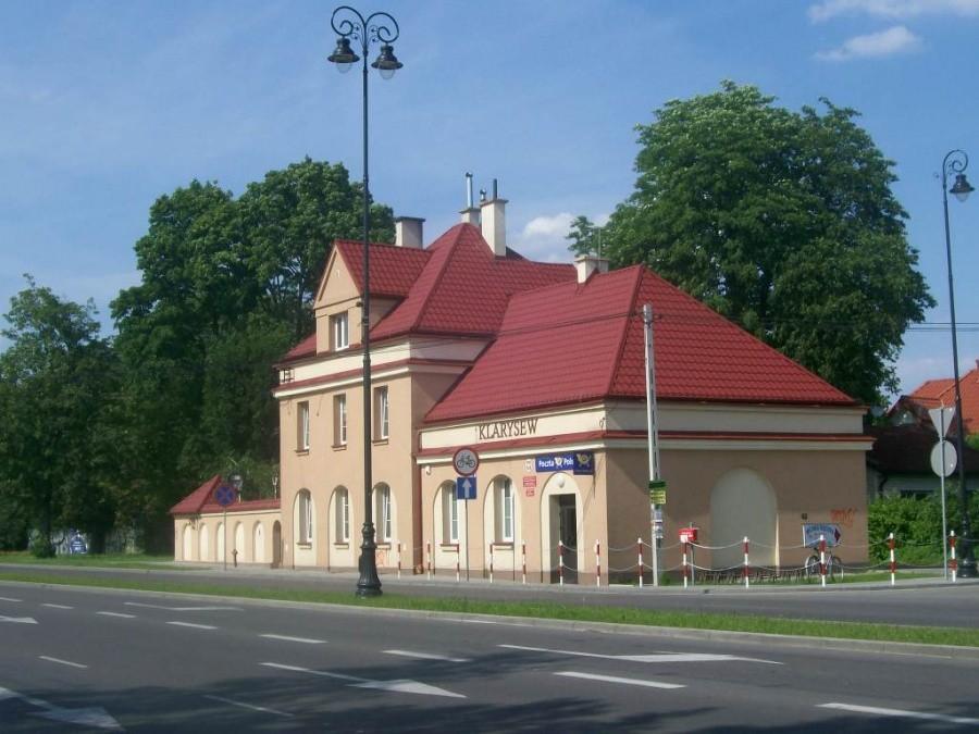 dawna stacja kolei wilanowskiej w Klarysewie dziś wykorzystywana m.in jako poczta