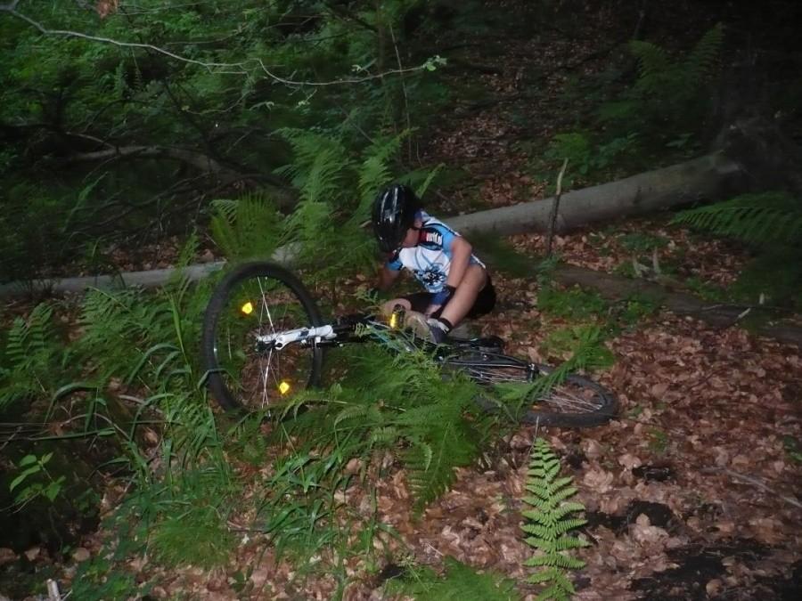 Wygrzebałem się spod roweru